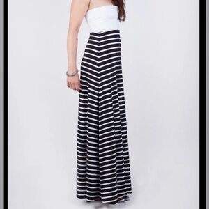 Oliviacous Strapless Black & White Striped Maxi Jersey Dress Size Small Like New